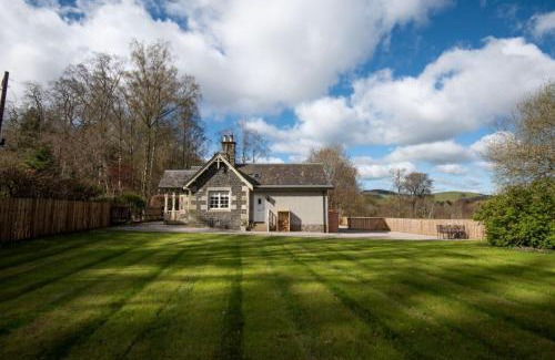 Peebles House | Honeysuckle Cottage, Kailzie