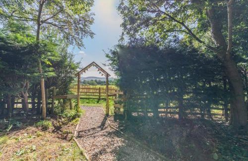 Potto House | Honeysuckle Hut