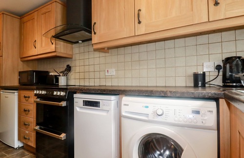 Gorran Haven Cottage | HONEYSUCKLE, pet friendly, country holiday cottage in Gorran Haven