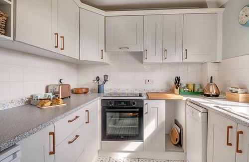 Halesworth House | Honeysuckle - Two Bedroom House, Sleeps 3