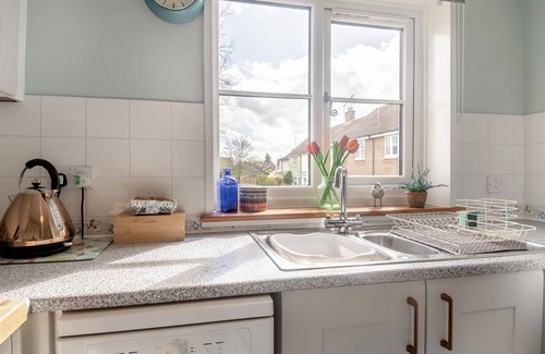 Halesworth House | Honeysuckle - Two Bedroom House, Sleeps 3