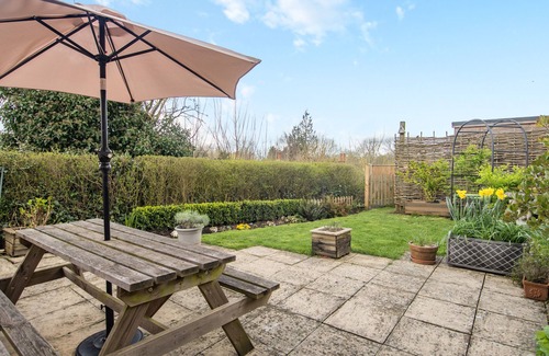 Halesworth House | Honeysuckle - Two Bedroom House, Sleeps 3