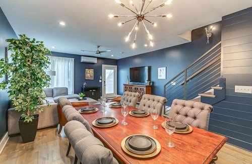 East Nashville House | Honky Tonk Game Room with Rooftop Deck!