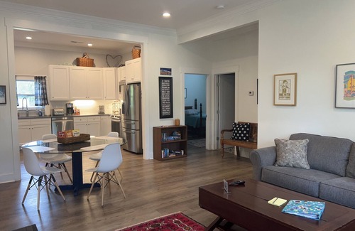 Radnor House | HonkyTonk Haven: 4.3 Miles to Broadway Downtown!