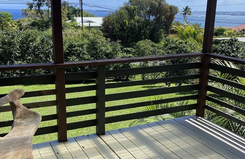 Paukaa Apartment | Honoli’i beach cottage, very roomy, in a charming neighborhood.