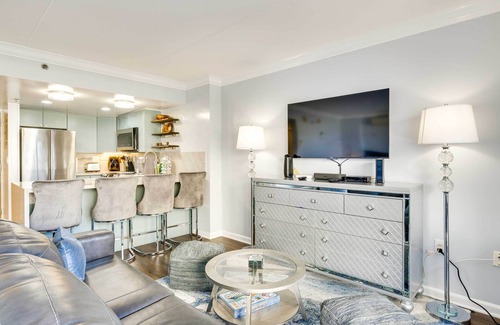 Waikiki Apartment | Honolulu Studio w/Ocean View: Parking Included!