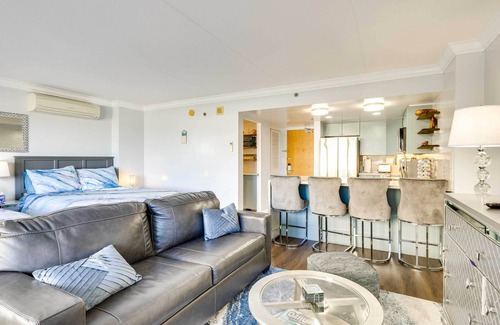 Waikiki Apartment | Honolulu Studio w/Ocean View: Parking Included!