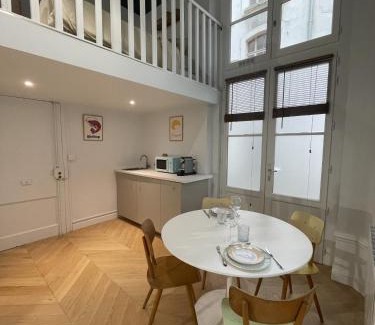 Moliere - Edgard Quinet Apartment | Honorê Suite Saint Pothin - 1 Bed Room for 2 in LYON