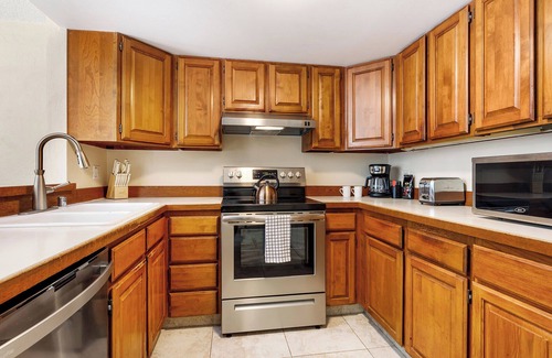 Kahaluu Bay Condo | Honu Hale Minutes Away From the Beach!