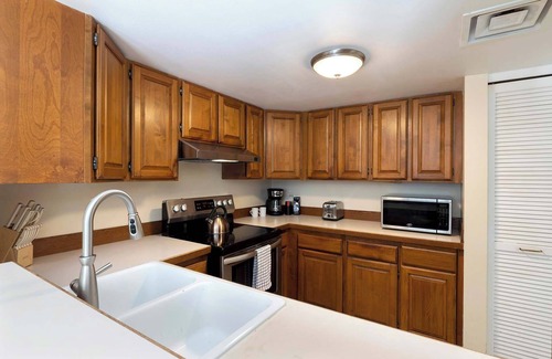 Kahaluu Bay Condo | Honu Hale Minutes Away From the Beach!