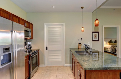 Honokowai Condo | Honua Kai Ground Floor # K103 - 2 bed/2 bath interior courtyard -view of ocean