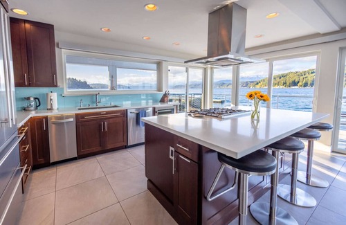Union House | Hood Canal Resort - Walls of Glass Vacation Rental