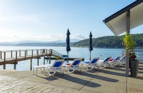 Union House | Hood Canal Resort - Walls of Glass Vacation Rental