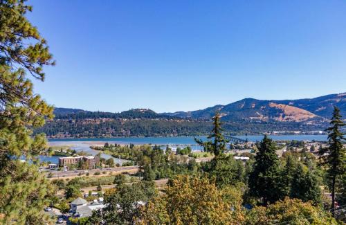 Hood River Apartment | Hood River White Cap
