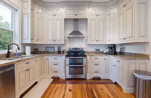 Winchester House | Hook, Wine, & Sinker-Sleeps 28, Dock, Hot Tub, Kayaks/SUPs
