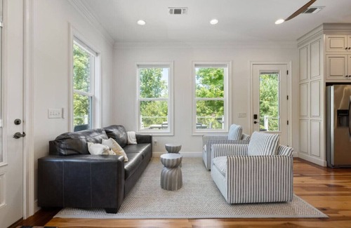 Winchester House | Hook, Wine, & Sinker-Sleeps 28, Dock, Hot Tub, Kayaks/SUPs