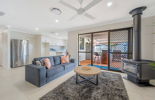 Port Macquarie House | Hooked on Hibbard - 4 bedroom home on canals