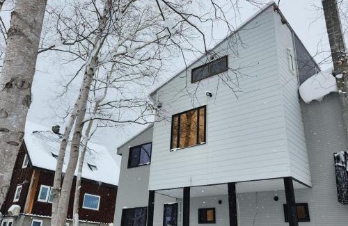 Niseko Cabin | Hooting Owl private ski chalet