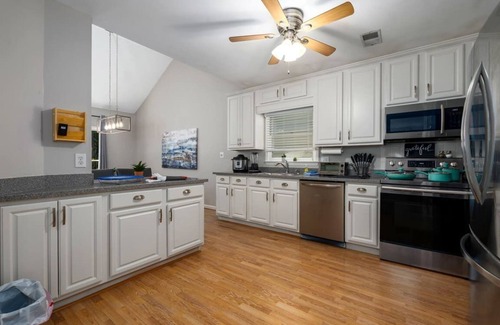 Hoover House | Hoover Townhouse|Great location|3 BR 3 Bath