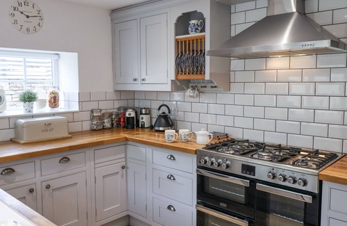 Beer Cottage | HOPE COTTAGE, pet friendly, luxury holiday cottage in Beer