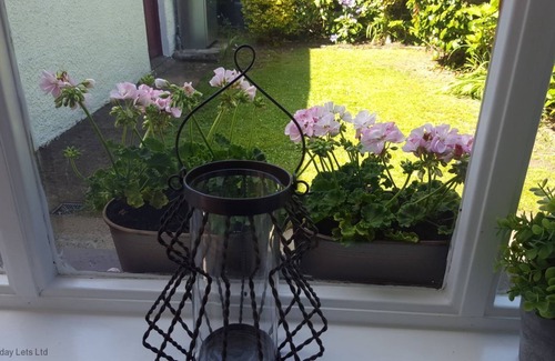 Portrush Cottage | Hope Cottage Portrush - clean, comfy, fab location