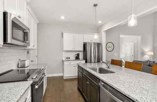 Tullahoma House | Hope's Crest · Beautiful Home with Lake/Marina Access and Firepit