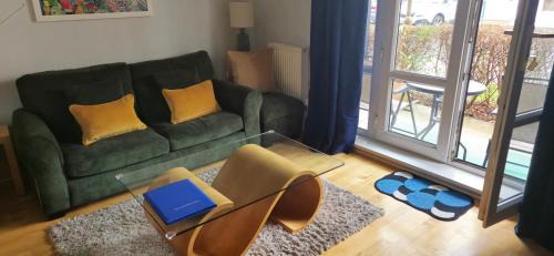 Bonnington Apartment | Hopetoun Apartment with free parking