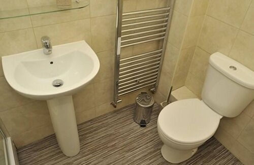 Whickham House | Hoppers Cottage Guest House