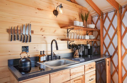 Knox Dale House | Horizon Hideout YURT w/HOT TUB, Smart TV + VIEWS!