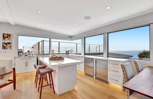Western Malibu House | Horizon Hills Panoramic View House w Balcony