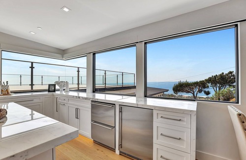 Western Malibu House | Horizon Hills Panoramic View House w Balcony