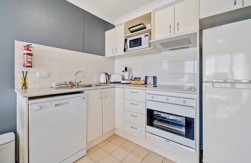 Jindabyne Apartment | Horizons 306 - Deluxe Lake Front Studio l Pool l Tennis l WiFi l BBQ