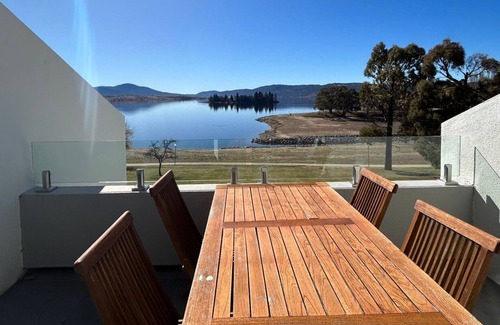 Jindabyne Apartment | Horizons 317 studio right on the Lake