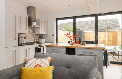 Hornsea Cottage | HORNSEA TERRACE, pet friendly, character holiday cottage in Hornsea