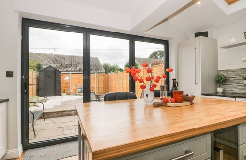 Hornsea Cottage | HORNSEA TERRACE, pet friendly, character holiday cottage in Hornsea
