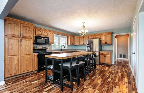Nazareth House | Horse Farm 4-bedroom house with AC and WiFi in Bourbon Country