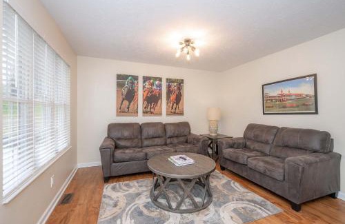 Williamstown House | Horse Haven - 4 BDR Charmer Close to Ark Encounter
