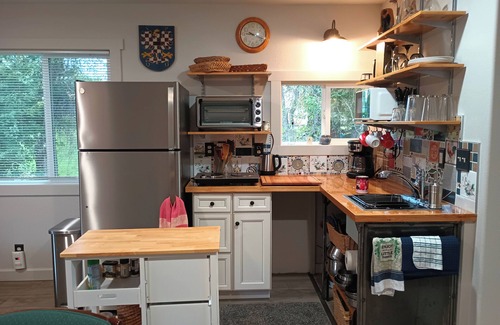 Manhattan Cabin | Horse-Heaven Cowgirl-Chic Bunkhouse on Baker Creek, 10 mins from Bozeman Airport