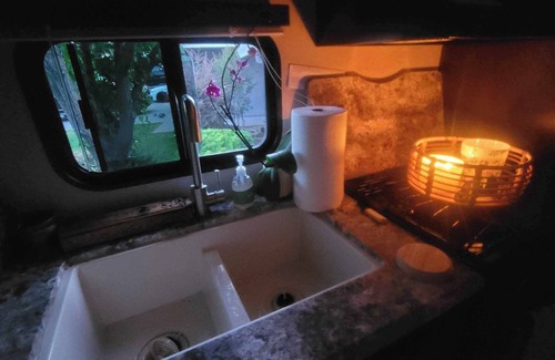 Georgetown RV Rental | Horses and 4x4s you are set! With AC/Heat, WiFi power, water, septic!