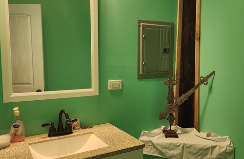 Griffin Bed & Breakfast | HORSES FISHING, SALT WATER POOL, COZY BEAUTIFUL NEW CABIN with OLD BARN FEEL