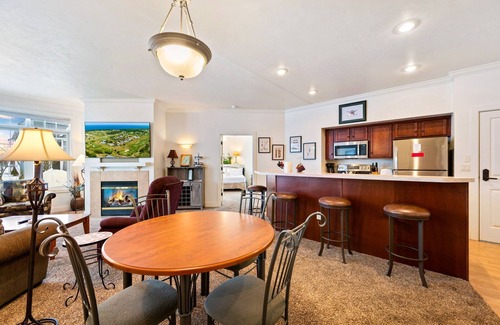 Egg Harbor Condo | Horseshoe Bay Club Cottage #3-Inclusive Golf Course and Club Access!