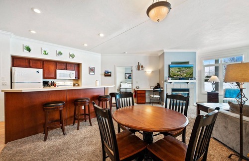 Egg Harbor Condo | Horseshoe Bay Club Cottage #1-Inclusive Golf Course and Club Access!