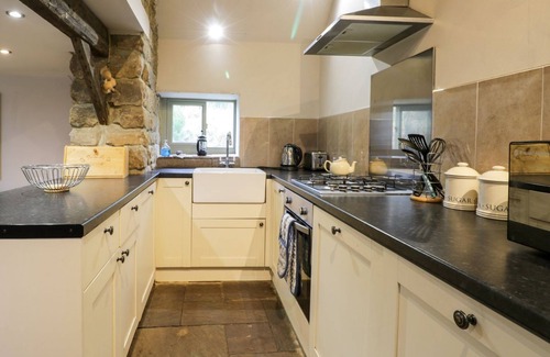 Great Broughton Cottage | HORSESHOE COTTAGE, pet friendly, with a garden in Great Ayton