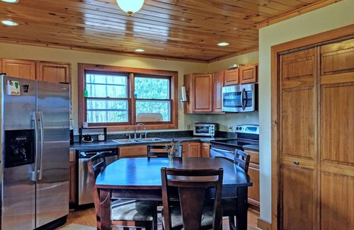 Deep Gap House | Horseshoe Haven*Pets OK*Scrn Porch*BBQ Grl*Resort