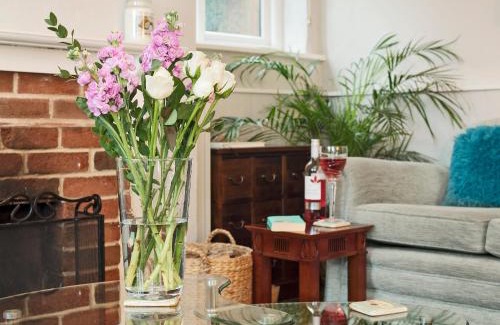Saham Toney House | Horseshoe House - Ukc2743