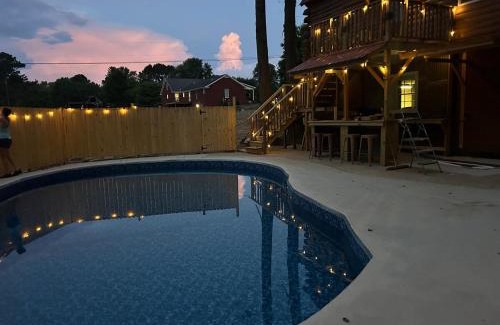 Albertville House | Horseshoe Lodge Rustic Cabin