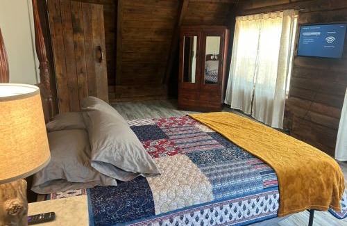 Albertville House | Horseshoe Lodge Rustic Cabin