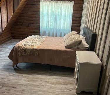 Albertville House | Horseshoe Lodge Rustic Cabin