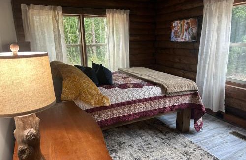 Albertville House | Horseshoe Lodge Rustic Cabin