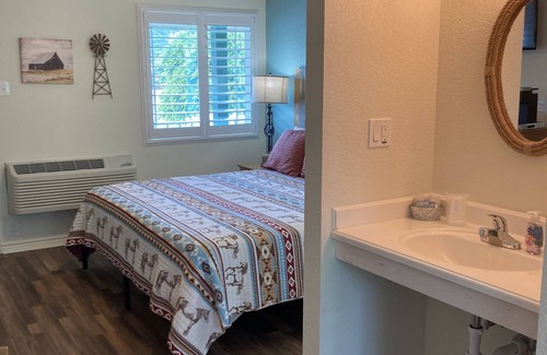 Canyon Lake Cabin | Horseshoe Riverside Lodge